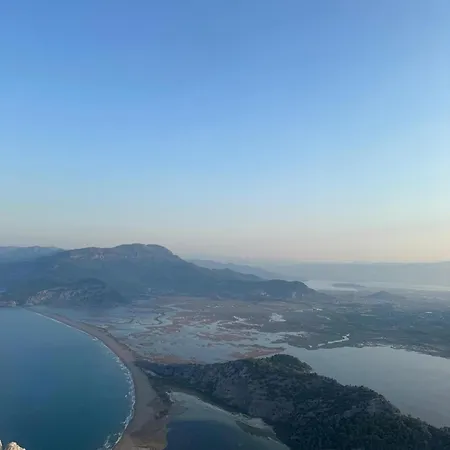 Willa Villa-sleeps 8-parking-pool-bbq *