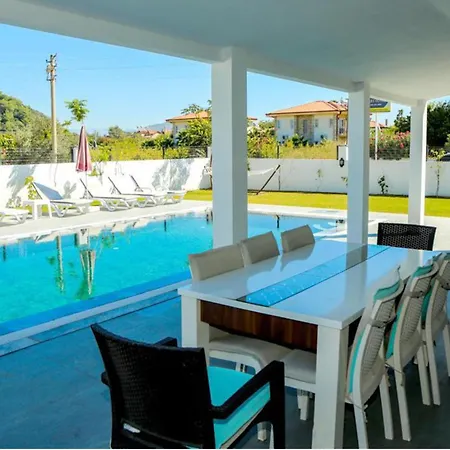 Villa-sleeps 8-parking-pool-bbq * Dalyan