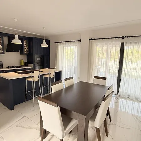 Villa-sleeps 8-parking-pool-bbq Willa Dalyan