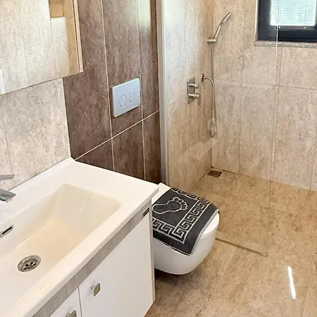 Willa Villa-sleeps 8-parking-pool-bbq Dalyan