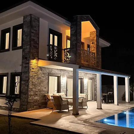 Villa-sleeps 8-parking-pool-bbq Willa