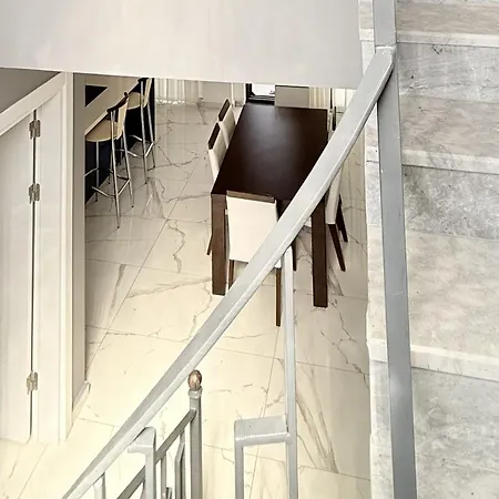 Villa-sleeps 8-parking-pool-bbq * Dalyan