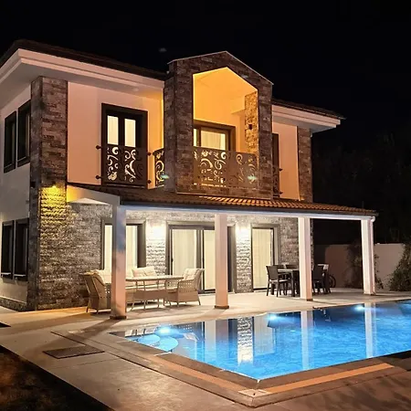 Villa-sleeps 8-parking-pool-bbq * Dalyan