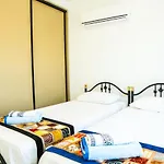 ヴィラ Villa-sleeps 8-parking-pool-bbq *