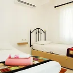 Villa-sleeps 8-parking-pool-bbq ヴィラ ダルヤン