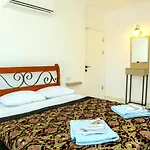 ヴィラ Villa-sleeps 8-parking-pool-bbq *