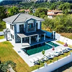 Villa-sleeps 8-parking-pool-bbq Dalyan