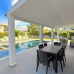 Villa-sleeps 8-parking-pool-bbq ダルヤン