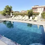 ヴィラ Villa-sleeps 8-parking-pool-bbq *