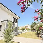 Villa-sleeps 8-parking-pool-bbq ヴィラ