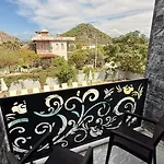 ヴィラ Villa-sleeps 8-parking-pool-bbq *
