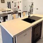 ヴィラ Villa-sleeps 8-parking-pool-bbq ダルヤン