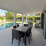 Villa-sleeps 8-parking-pool-bbq * ダルヤン