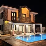 Villa-sleeps 8-parking-pool-bbq * ダルヤン