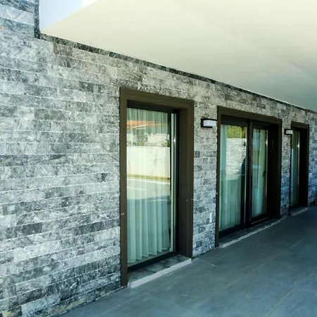 Villa-sleeps 8-parking-pool-bbq * 달리안