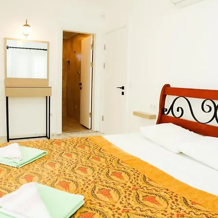 Villa Villa-sleeps 8-parking-pool-bbq