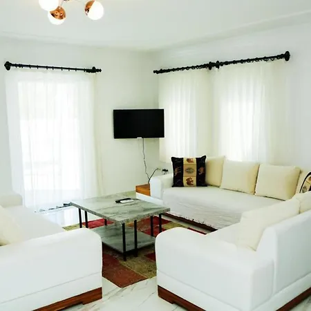 Villa-sleeps 8-parking-pool-bbq Dalyan