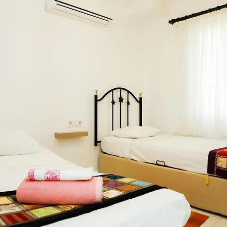 Villa-sleeps 8-parking-pool-bbq Villa Dalyan