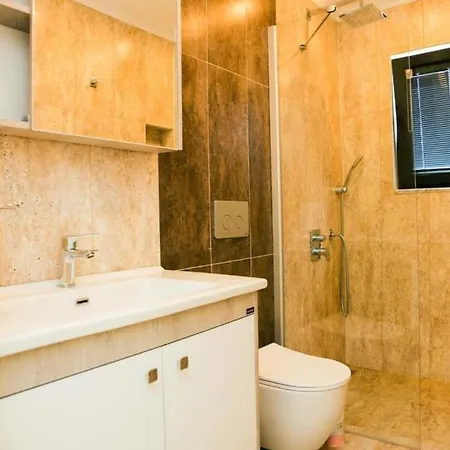 Villa Villa-sleeps 8-parking-pool-bbq Dalyan