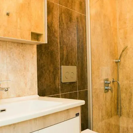 Villa-sleeps 8-parking-pool-bbq *