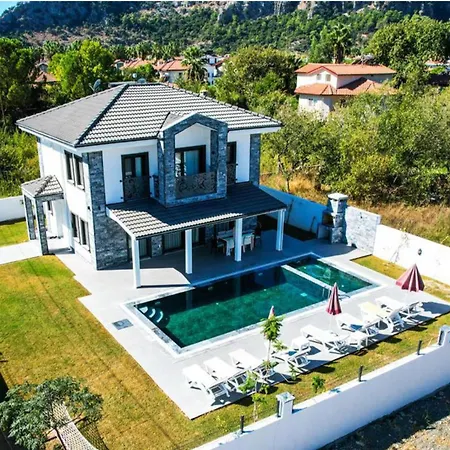 Villa-sleeps 8-parking-pool-bbq Dalyan