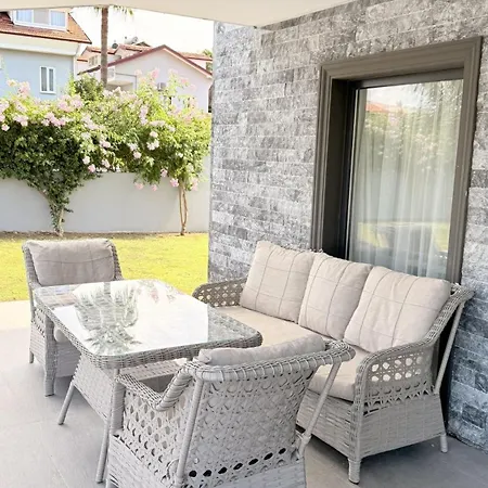 Villa-sleeps 8-parking-pool-bbq *