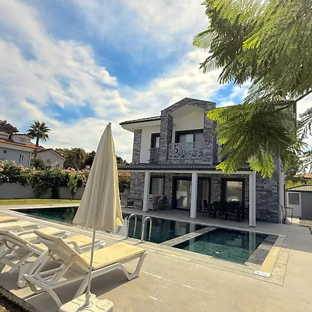 Villa-sleeps 8-parking-pool-bbq