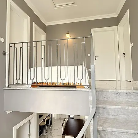 Villa-sleeps 8-parking-pool-bbq *
