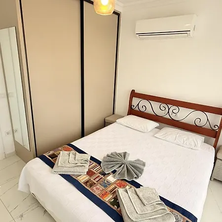 Villa-sleeps 8-parking-pool-bbq Dalyan