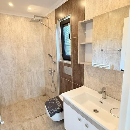 Villa-sleeps 8-parking-pool-bbq Dalyan