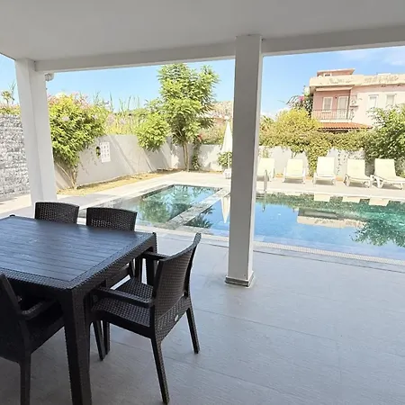 Villa-sleeps 8-parking-pool-bbq
