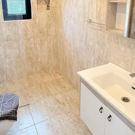 ヴィラ Villa-sleeps 8-parking-pool-bbq