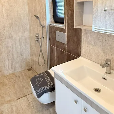ヴィラ Villa-sleeps 8-parking-pool-bbq ダルヤン