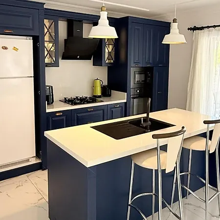 Villa-sleeps 8-parking-pool-bbq Villa Dalyan