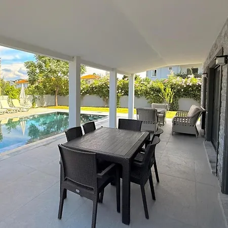 Villa-sleeps 8-parking-pool-bbq * Dalyan