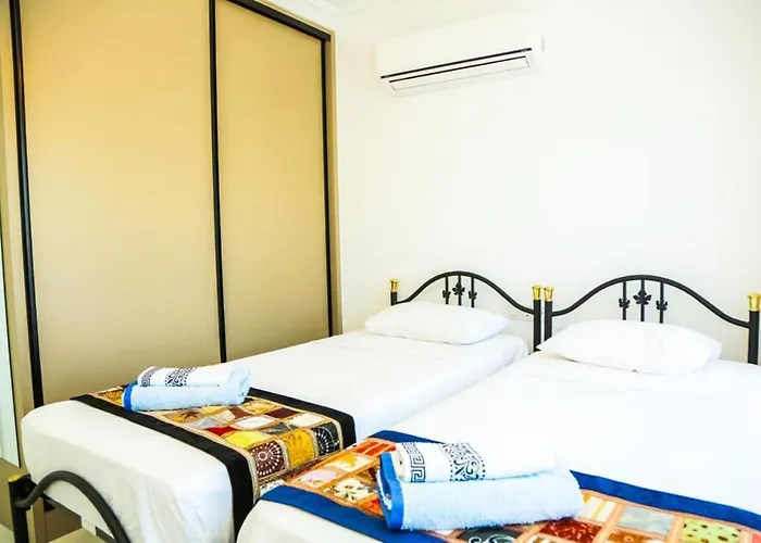 Βίλα Villa-sleeps 8-parking-pool-bbq *