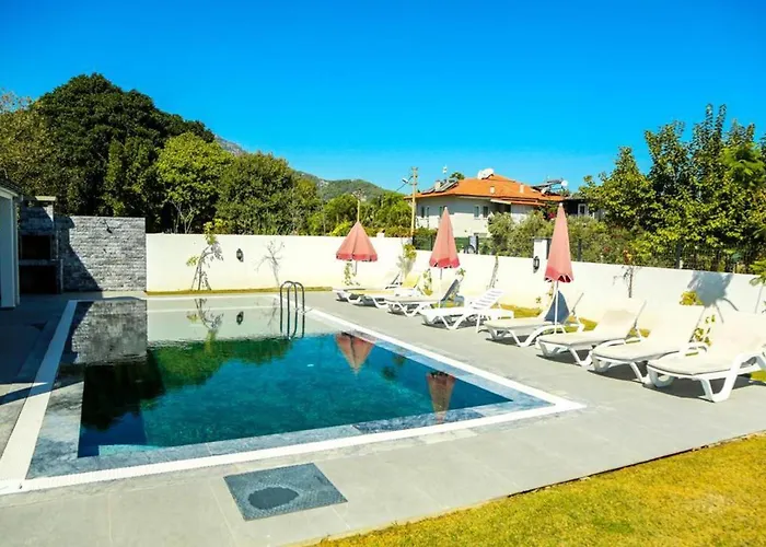 Villa-sleeps 8-parking-pool-bbq Βίλα