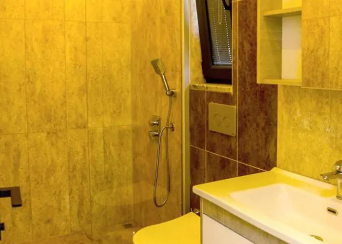 Βίλα Villa-sleeps 8-parking-pool-bbq *