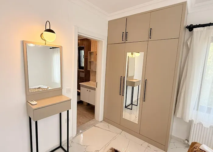 Villa-sleeps 8-parking-pool-bbq