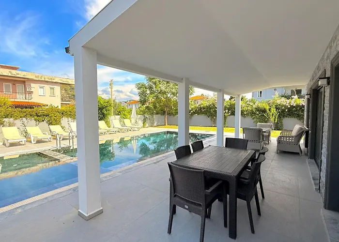 Villa-sleeps 8-parking-pool-bbq Dalyan