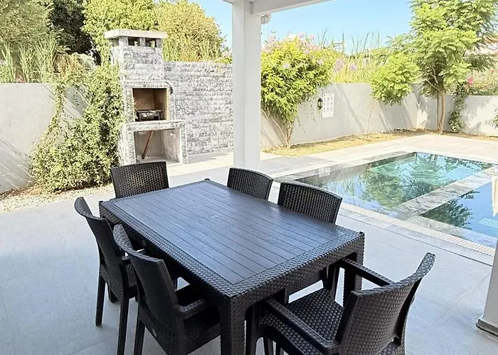 Villa-sleeps 8-parking-pool-bbq Βίλα Dalyan