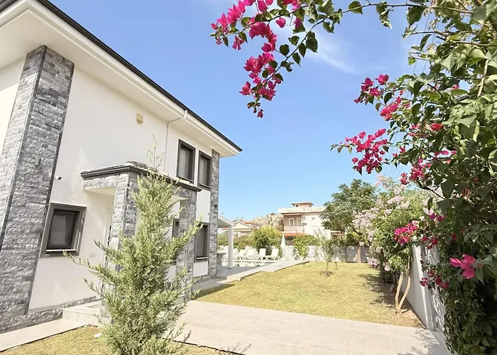 Villa-sleeps 8-parking-pool-bbq Βίλα