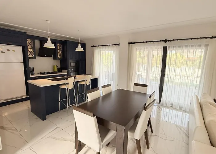 Villa-sleeps 8-parking-pool-bbq Βίλα Dalyan