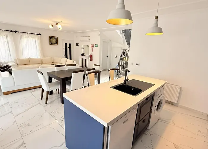 Βίλα Villa-sleeps 8-parking-pool-bbq *