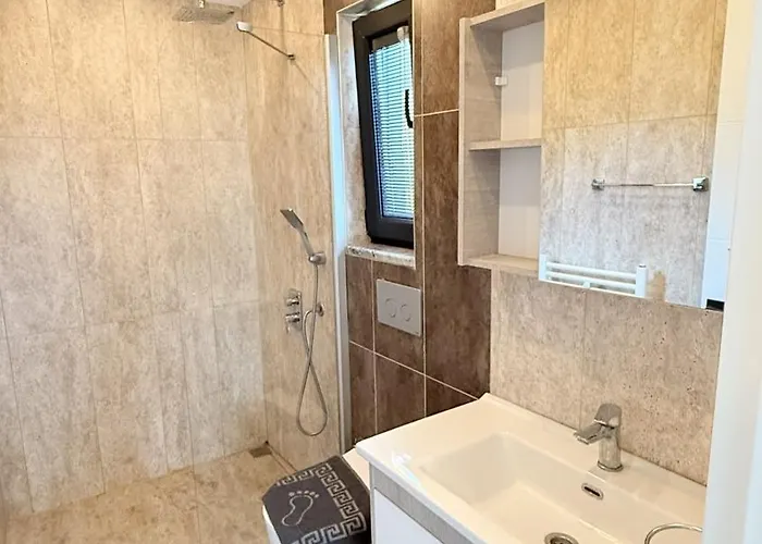 Villa-sleeps 8-parking-pool-bbq Dalyan