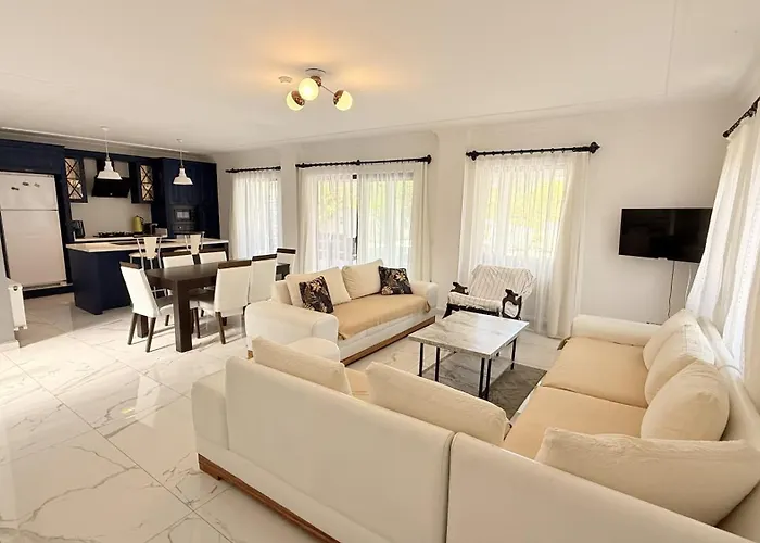 Βίλα Villa-sleeps 8-parking-pool-bbq *