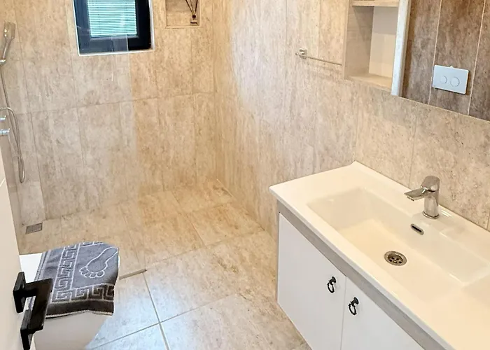 Βίλα Villa-sleeps 8-parking-pool-bbq