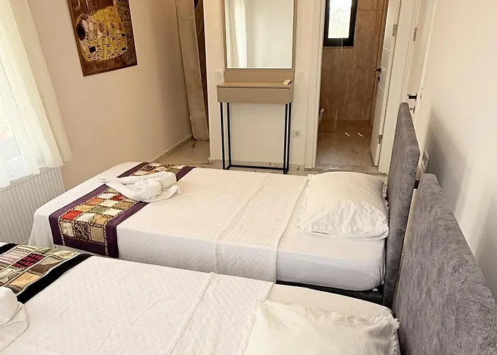 Villa-sleeps 8-parking-pool-bbq Βίλα